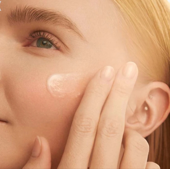 2/$35 Sulwhasoo’s Concentrated Ginseng Renewing Cream - Picture 3 of 8